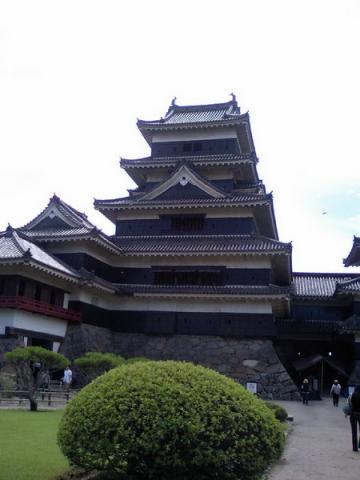 中から松本城